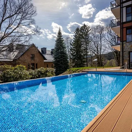 Przytulny Kat W Park W Budynku Z Basenem, Sauna, Jacuzzi * شكلارسكا بوريبا