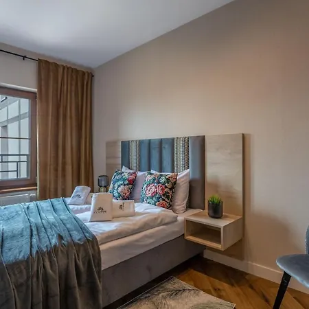 Przytulny Kat W Park W Budynku Z Basenem, Sauna, Jacuzzi * شكلارسكا بوريبا